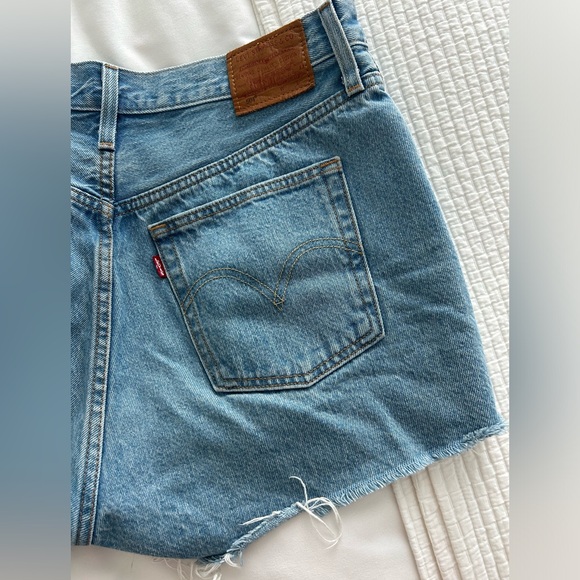 Levi’s 501 Jean Shorts - Picture 5 of 10